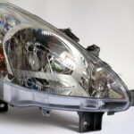 Sağ Far Peugeot Partner TEPE 2008> Lamba Dizaynı: Halojen Işık Fonksiyonu: Kısa HUZME - Uzun HUZME - KONUMUM Lambası ile - Sinyalli Lamba TURU: H4 - W5W - PY21W VALEO 043775